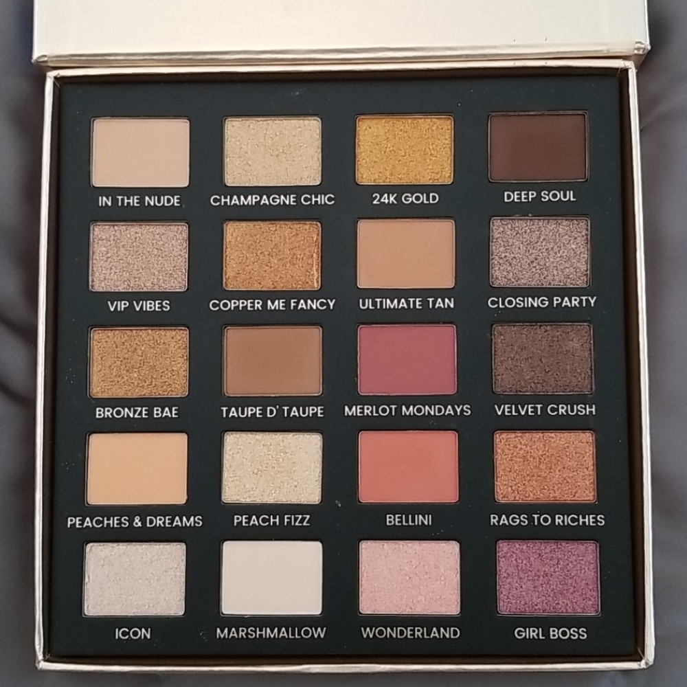 Iconic London Day to Slay Eyeshadow Palette